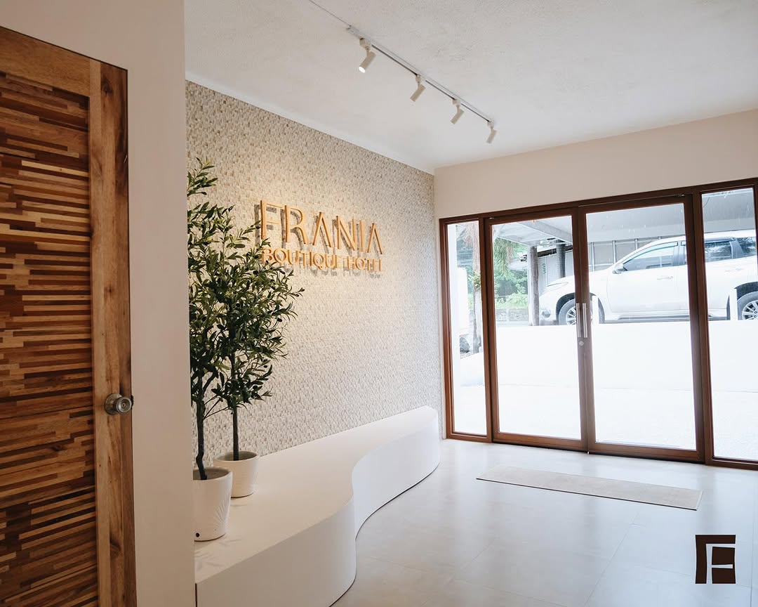 Common area seating at Frania
